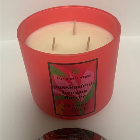 Bath & Body Works Passionfruit Banana Flower Candle - Vibrant Red - Picture 3 of 4